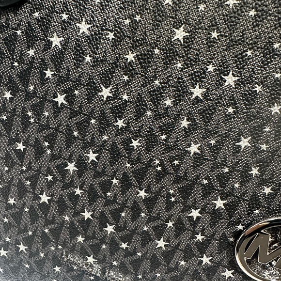 Michael Kors Arden Large Printed Signature Logo Top-Zip Tote Bag - Picture 6 of 6